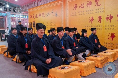 乙巳(2025)年国外和港澳台地区正一派道士授箓活动在江西龙虎山嗣汉天师府举行-道音文化