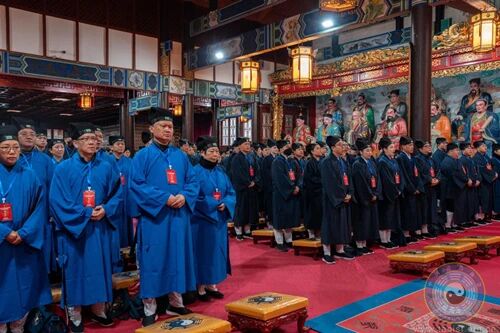 乙巳(2025)年国外和港澳台地区正一派道士授箓活动在江西龙虎山嗣汉天师府举行-道音文化