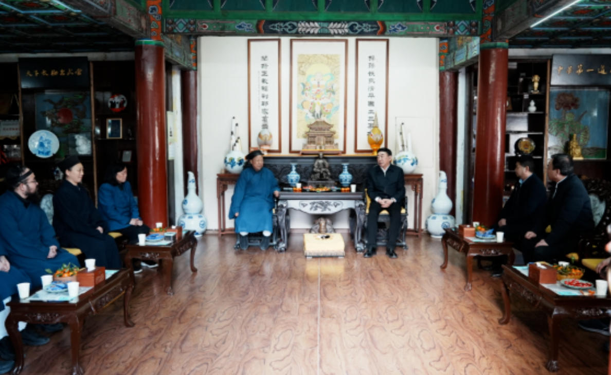 十堰市人大常委会副主任、武当山特区党工委书记师利龙走访慰问武当山道教协会-道音文化