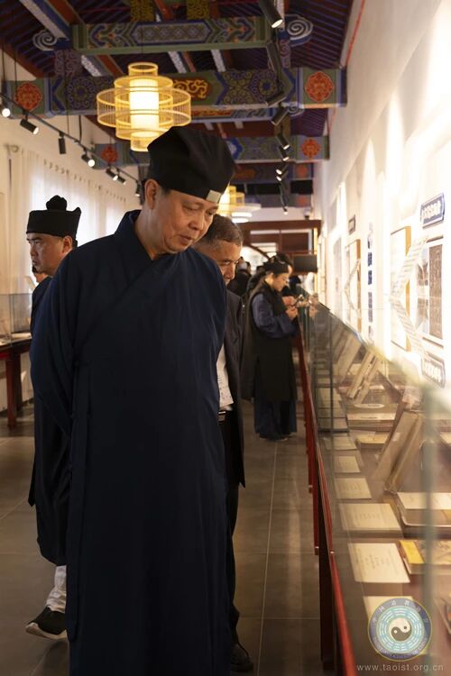 中国道教协会第十一届理事会海外联络委员会第一次工作会议暨《道德经》版本展在河南鹿邑举行-道音文化