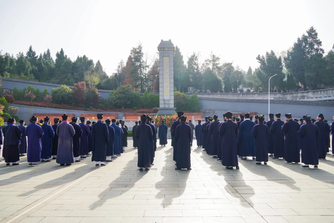 秉承先烈志 共筑华夏魂——武当山道教学院开展清明祭扫活动-道音文化