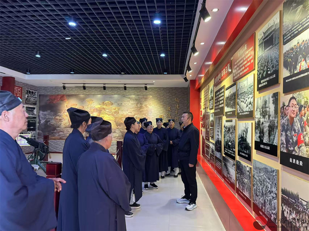 辉县市道教协会组织教职人员及道众代表赴烈士陵园开展清明祭扫活动-道音文化