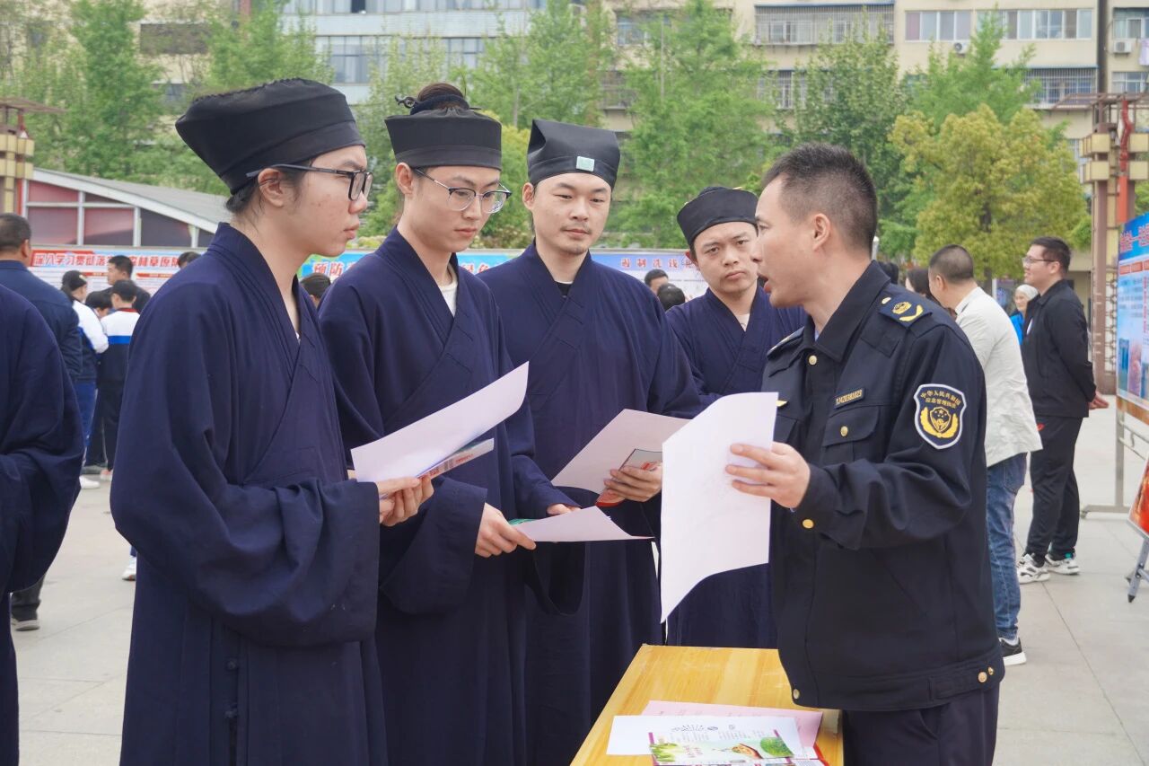 增强法治意识 筑牢国安防线——武当山道教学院开展4·15国家安全教育日主题学习活动-道音文化